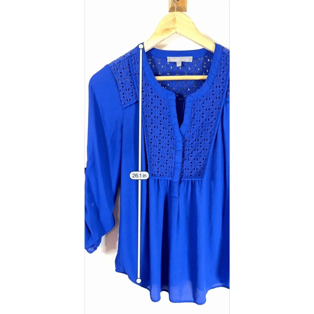 DANIEL RAINN Top Womens Small Sm S Blue Eyelet Detail Roll Tab Long Sleeve Popov